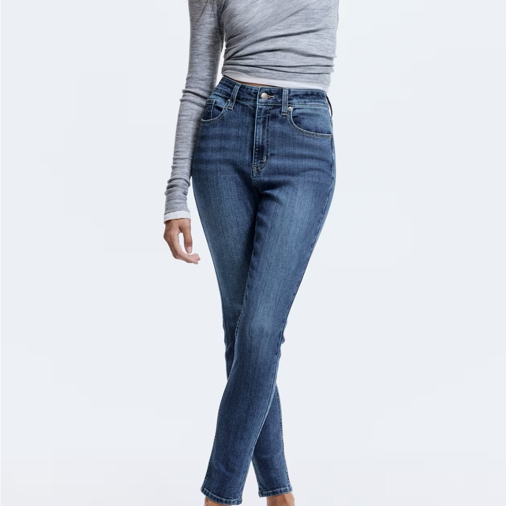 NWOT! H&M Classic Blue Women's Jeans Sz 4